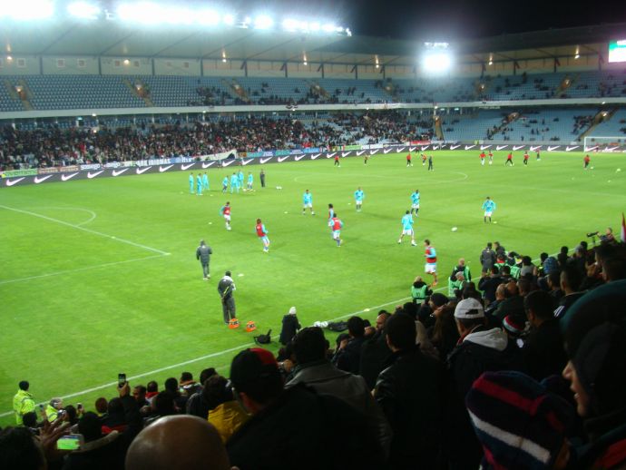 صور الجماهير العراقية الغفيرة مع مباراة البرازيل 11-10-2012 Dsc05703-92743030