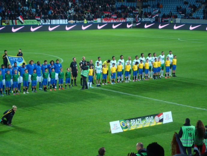 صور الجماهير العراقية الغفيرة مع مباراة البرازيل 11-10-2012 Dsc05730-95525905